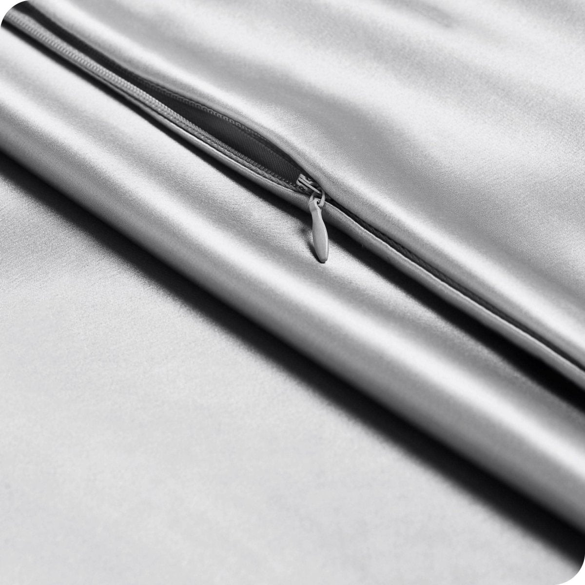 Close up of the zipper on a poly satin pillowcase