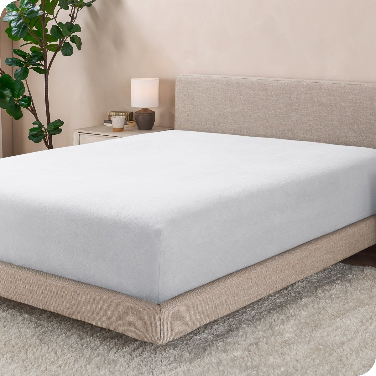 A single fleece fitted sheet on a bed