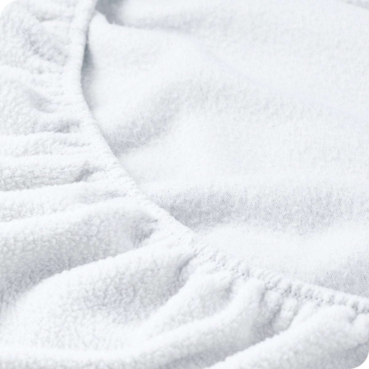 Close up of the elastic portion of a fleece fitted sheet