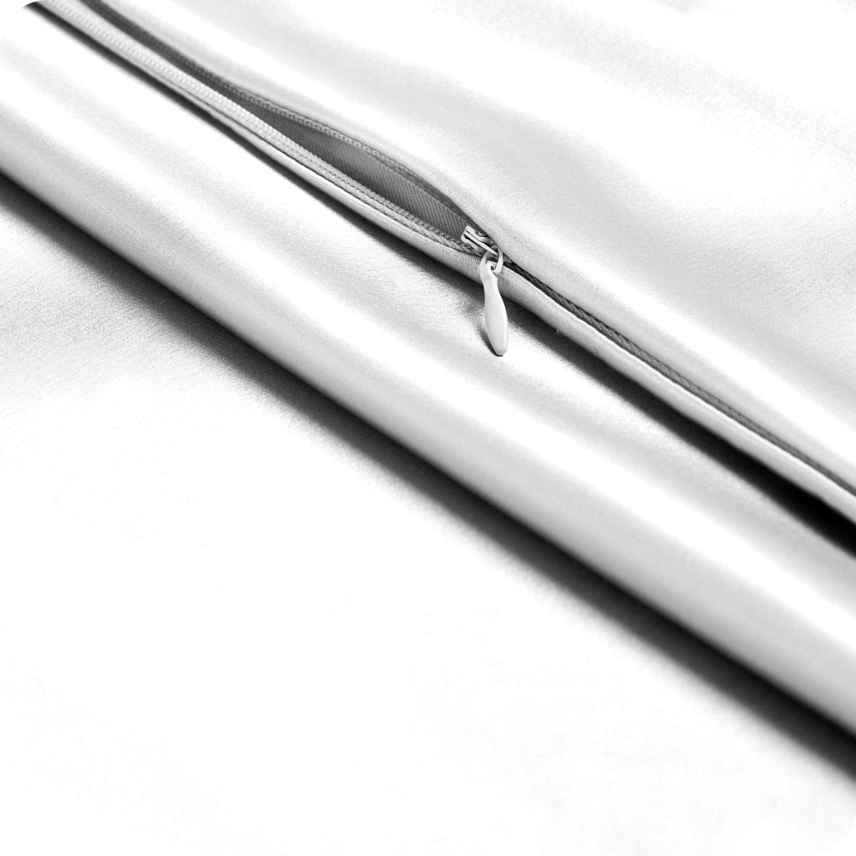 Close up of the zipper on a poly satin pillowcase