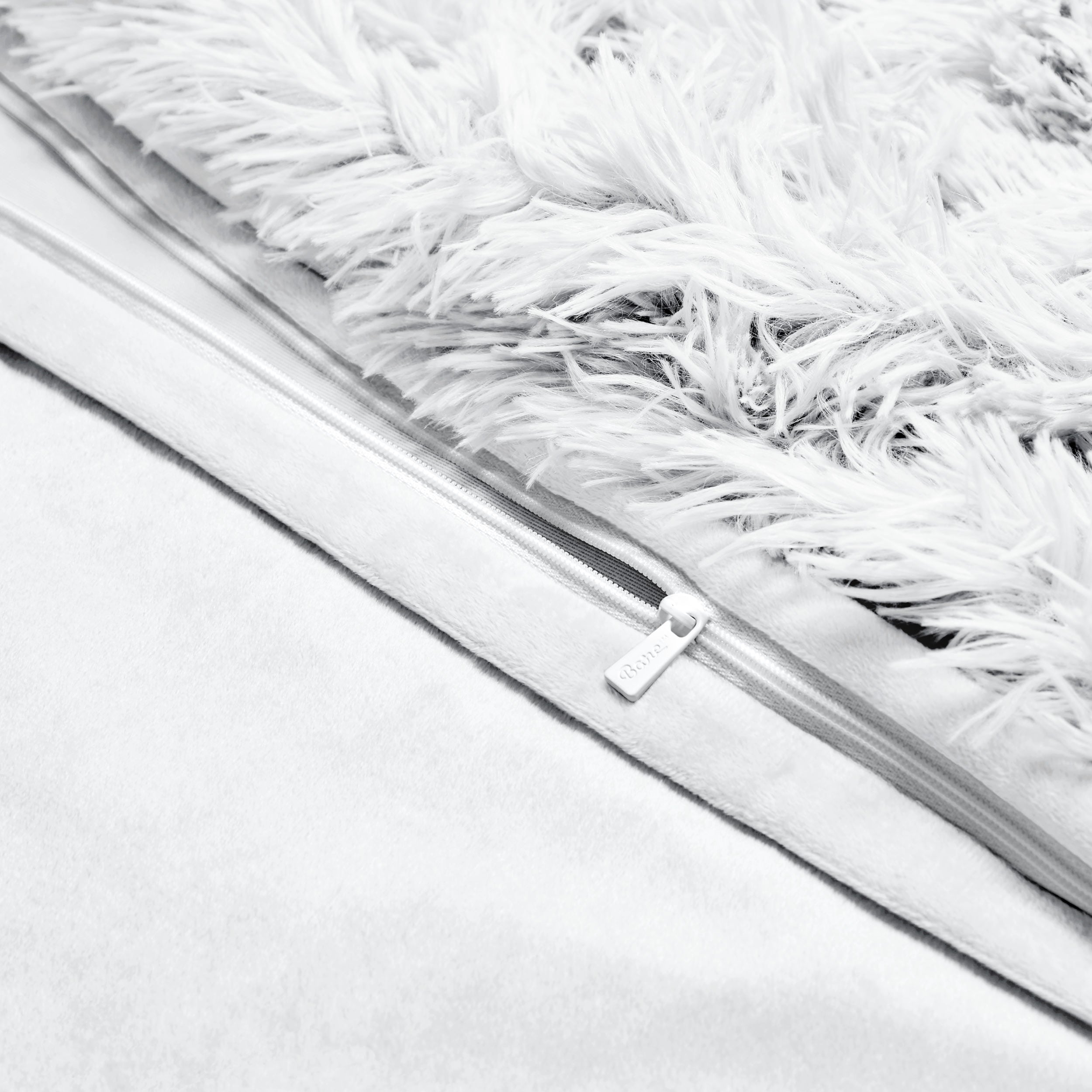Shaggy duvet with a zipper closure