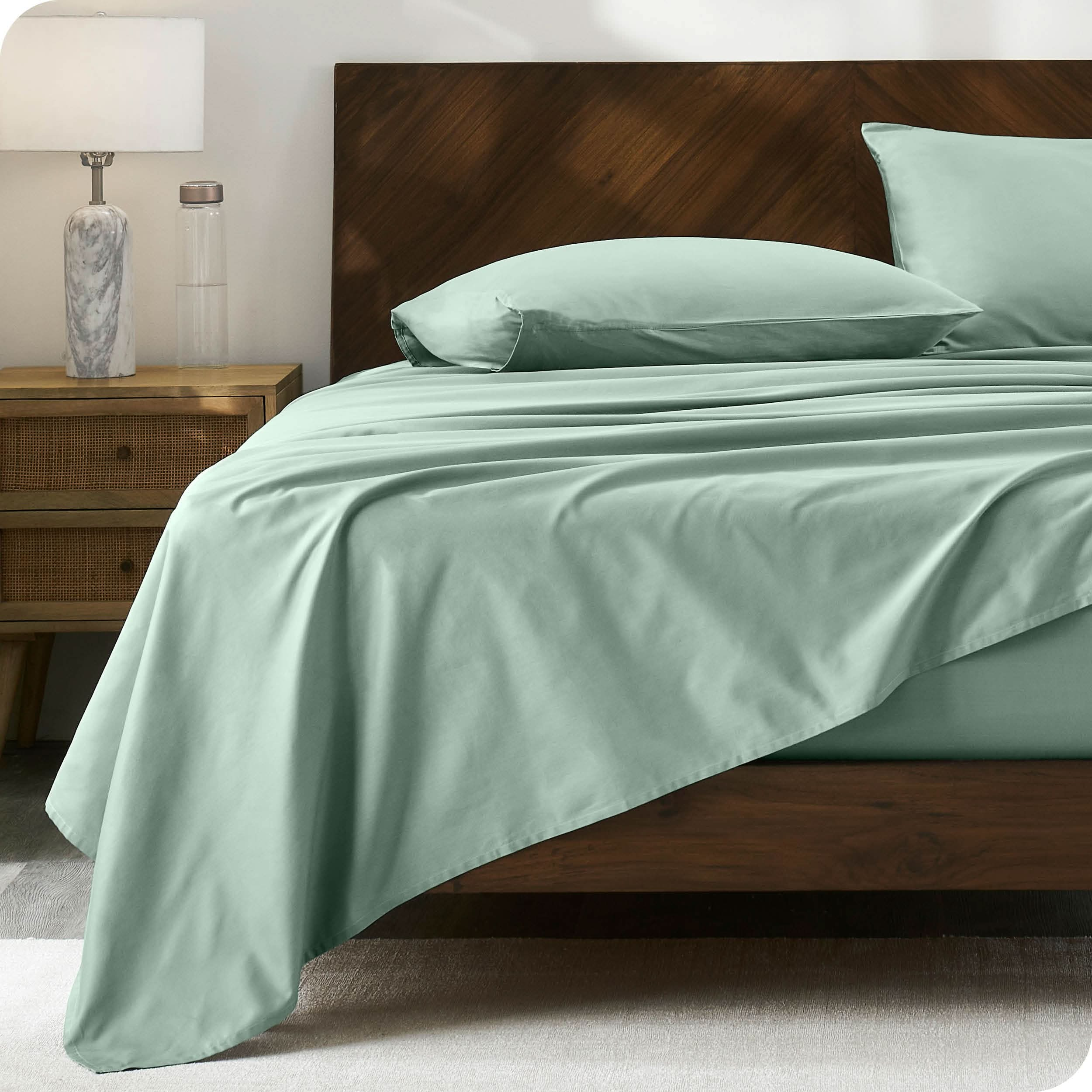 Modern wood bed made with percale sheet set